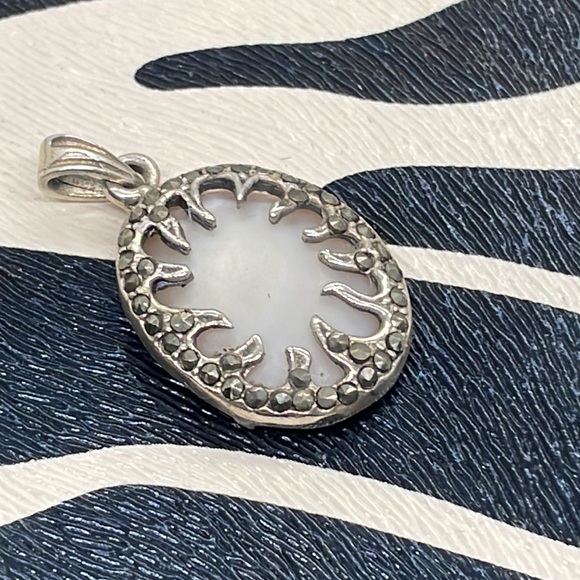 Pretty Mother of Pearl Oval Pendant Surrounded by Rhinestones Design - Picture 7 of 7